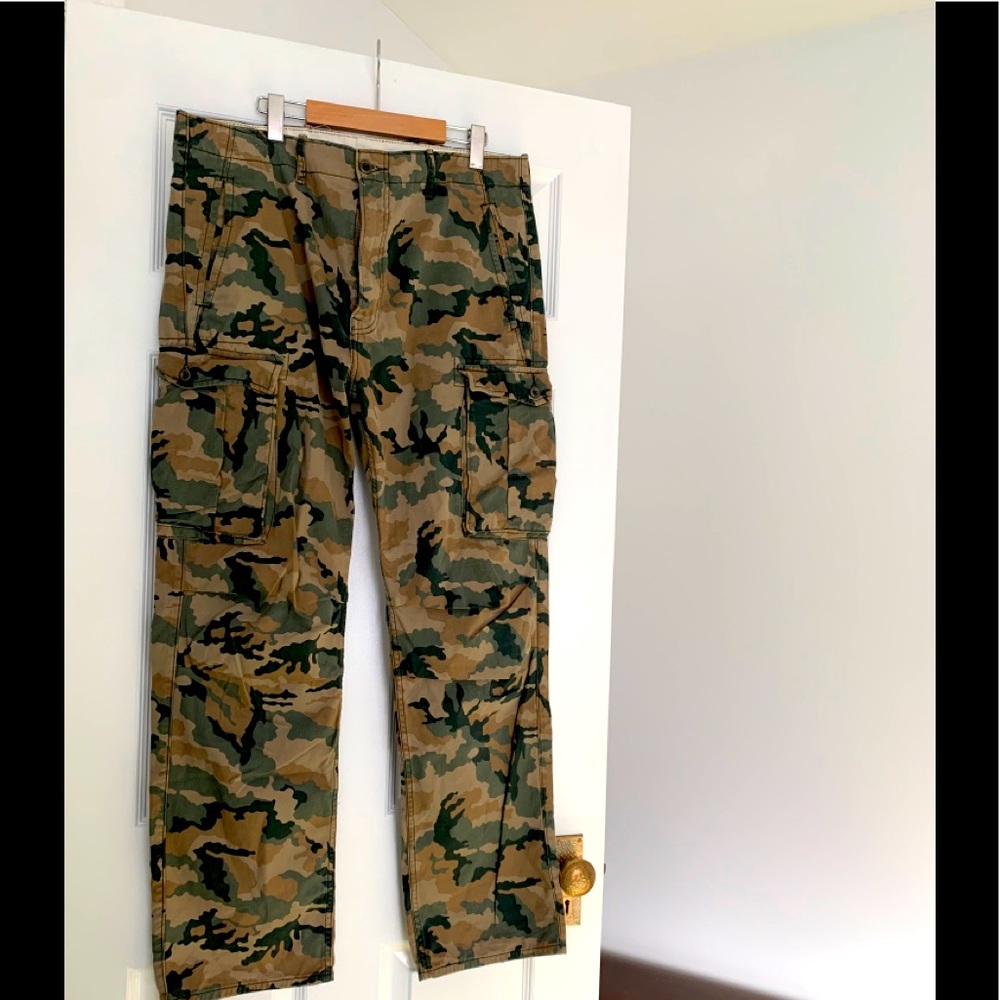 Men’s Levi Camo Pants .